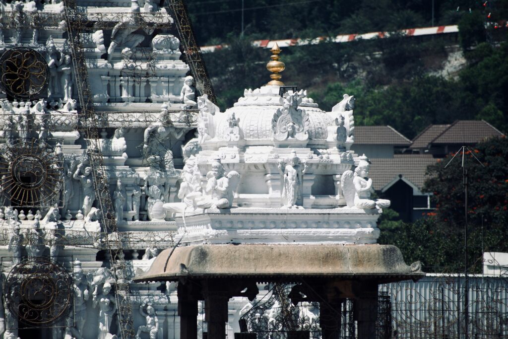 Manali tourist place with temple view