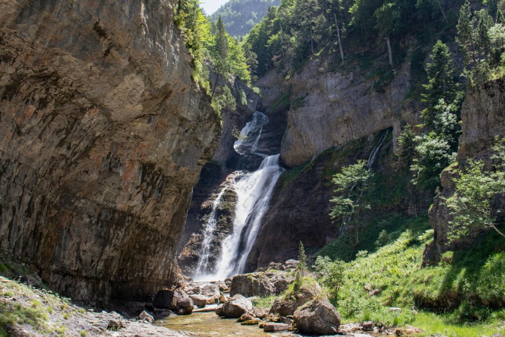 Manali tourist place with water flowing from rocks